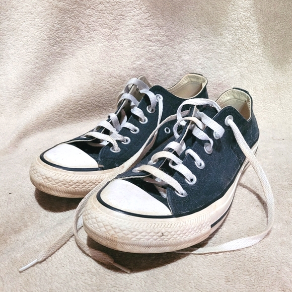 Converse size 9 womans - Picture 1 of 5